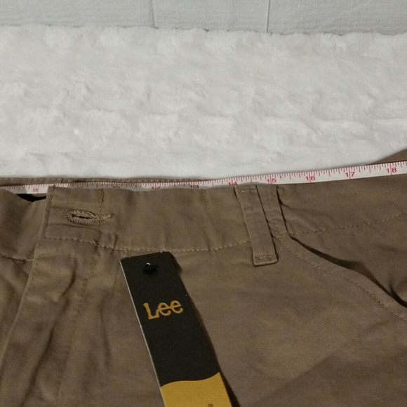 Lee short  Size 16M Straight Fit,Midrise fit light - Picture 5 of 8